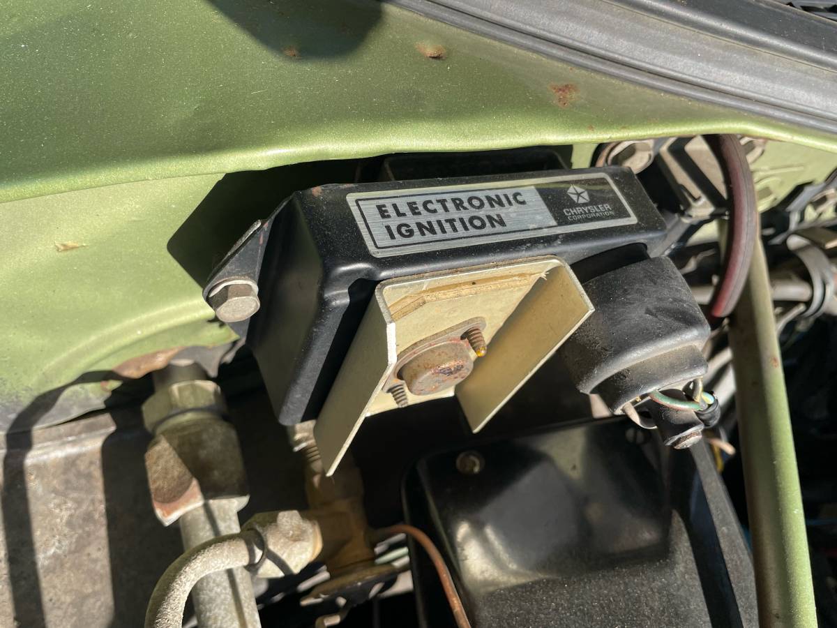 Chrysler-new-yorker-1973-green-3