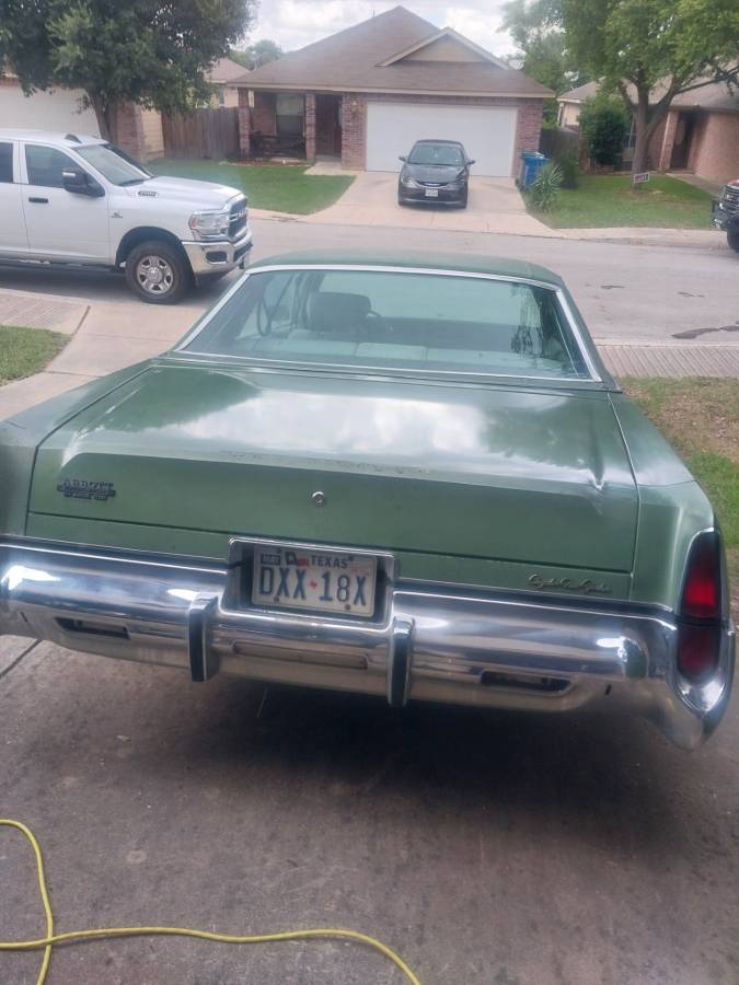 Chrysler-new-yorker-1977-green-2
