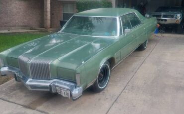 Chrysler-new-yorker-1977-green