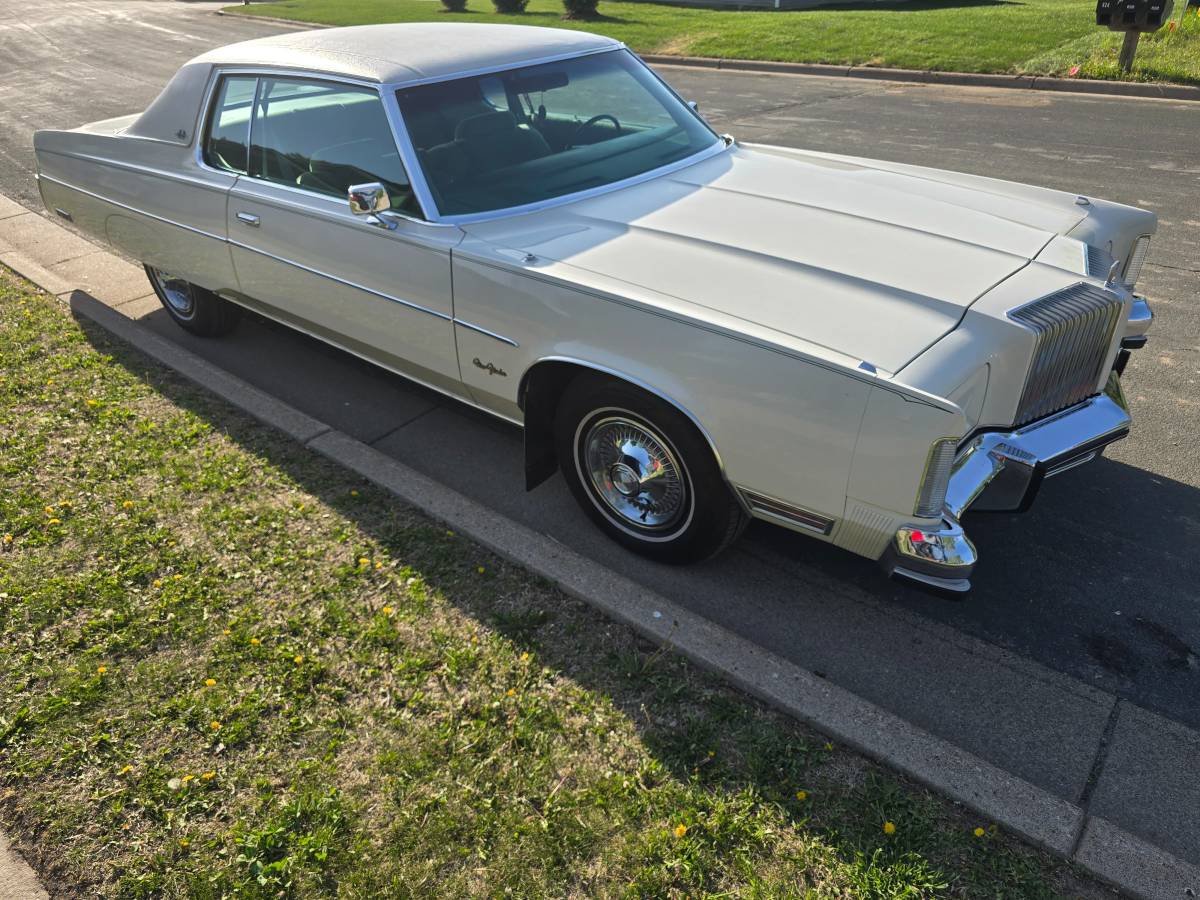 Chrysler-new-yorker-1977-white-1