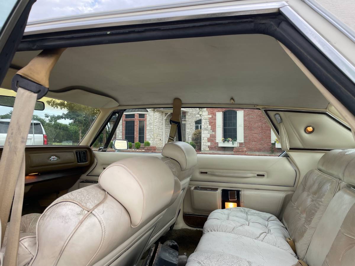 Chrysler-new-yorker-1977-white-1