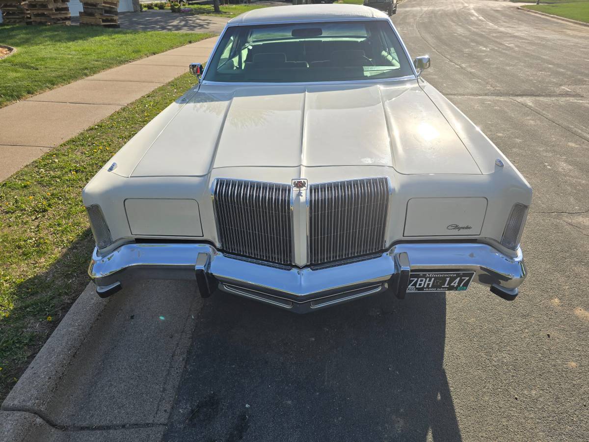 Chrysler-new-yorker-1977-white-2