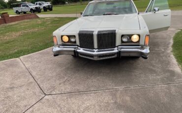 Chrysler-new-yorker-1977-white-2