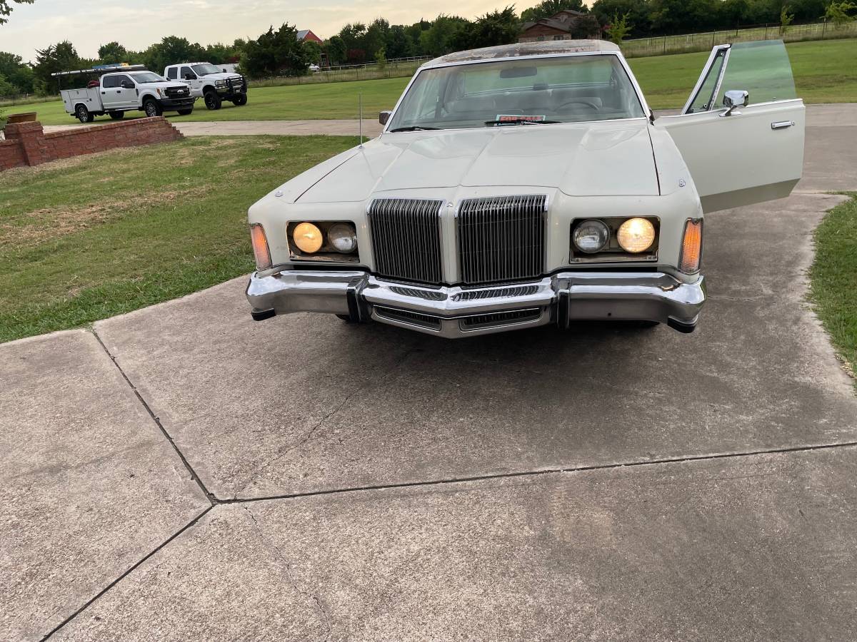 Chrysler-new-yorker-1977-white-2