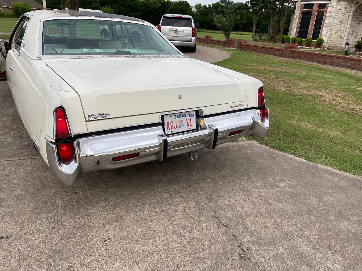 Chrysler-new-yorker-1977-white-3