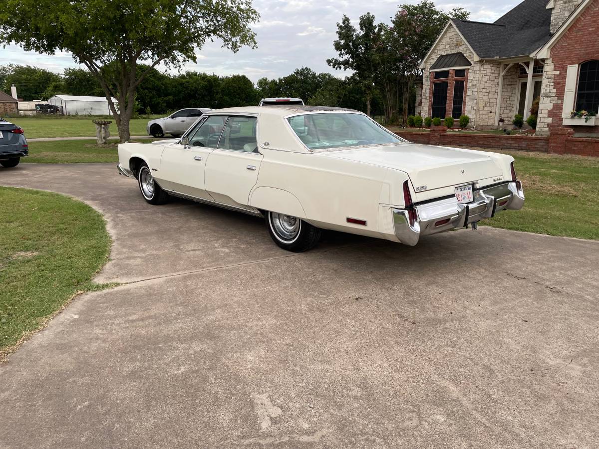 Chrysler-new-yorker-1977-white-6