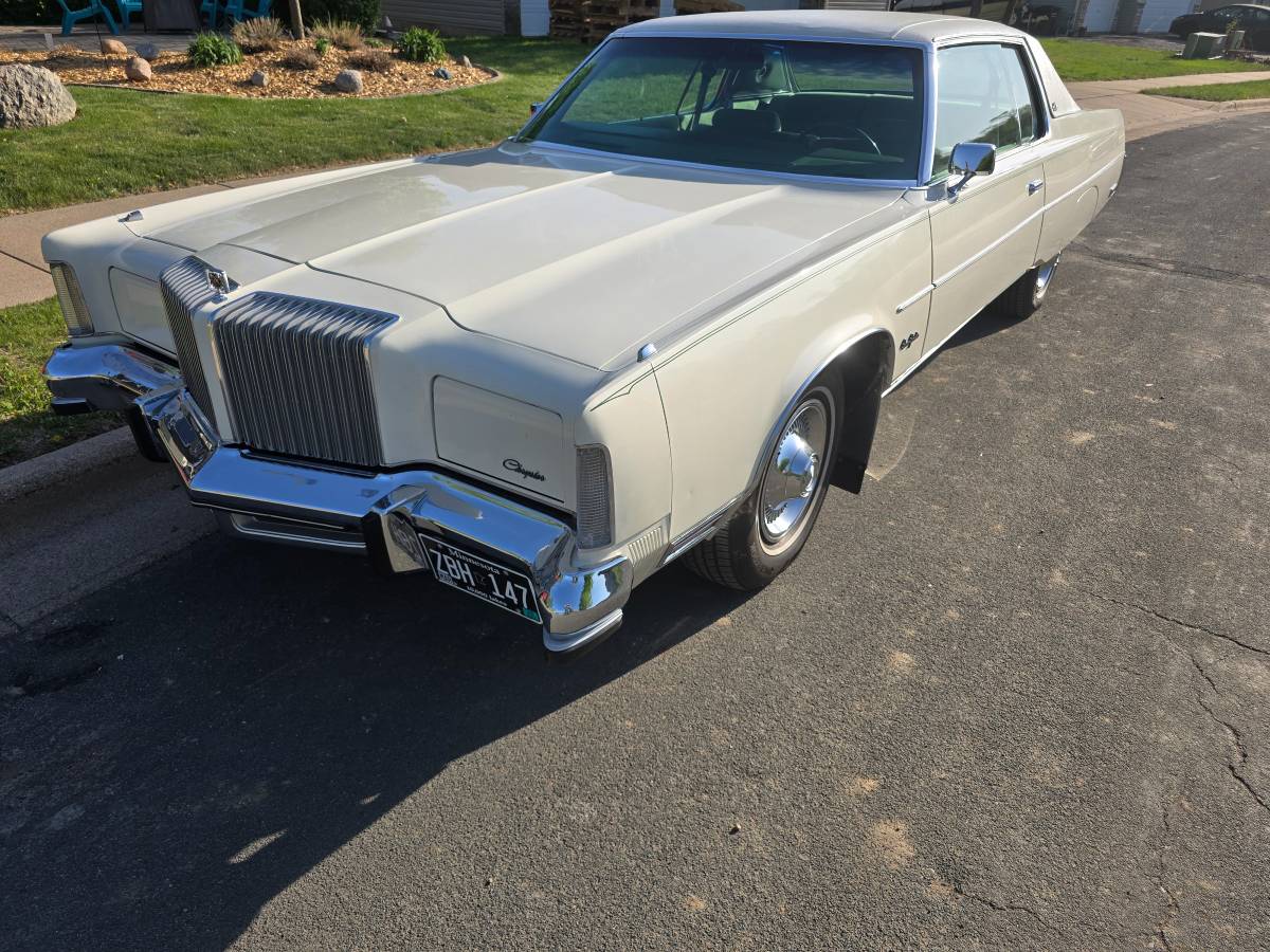 Chrysler-new-yorker-1977-white