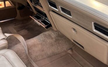 Chrysler-new-yorker-1979-custom-13