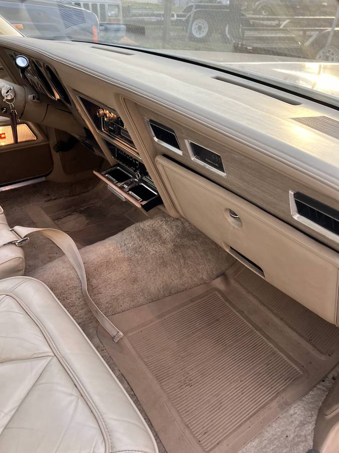 Chrysler-new-yorker-1979-custom-13