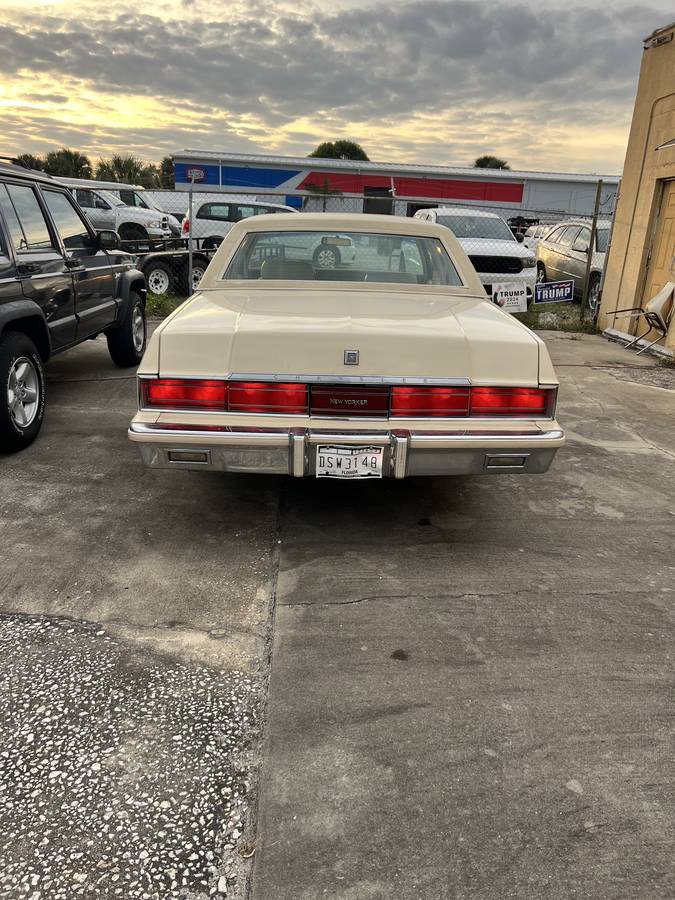 Chrysler-new-yorker-1979-custom-6