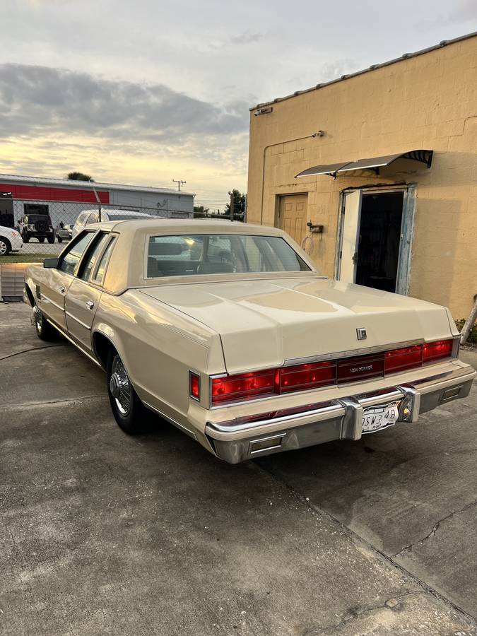 Chrysler-new-yorker-1979-custom-7