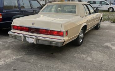 Chrysler-new-yorker-1979-custom-8