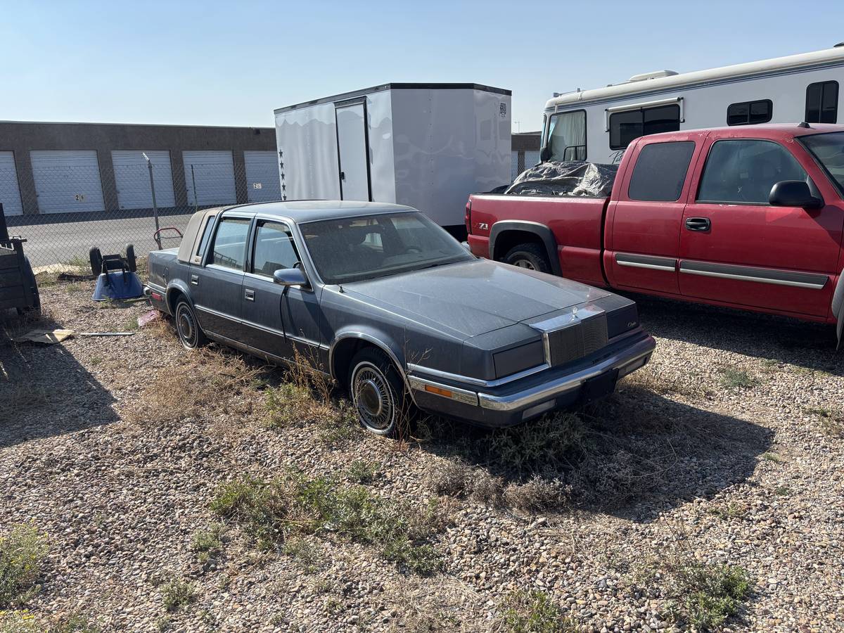 Chrysler-new-yorker-fifth-avenue-1991-blue-1