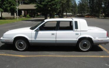Chrysler-new-yorker-fifth-avenue-1993-white-1