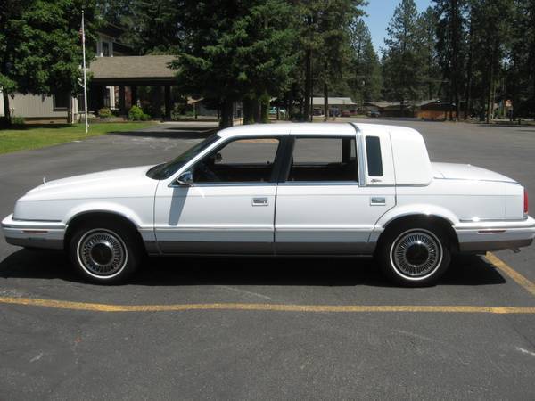 Chrysler-new-yorker-fifth-avenue-1993-white-1