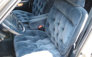 Chrysler-new-yorker-fifth-avenue-1993-white-11