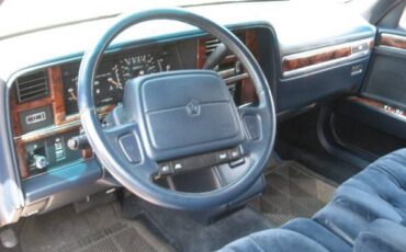 Chrysler-new-yorker-fifth-avenue-1993-white-12