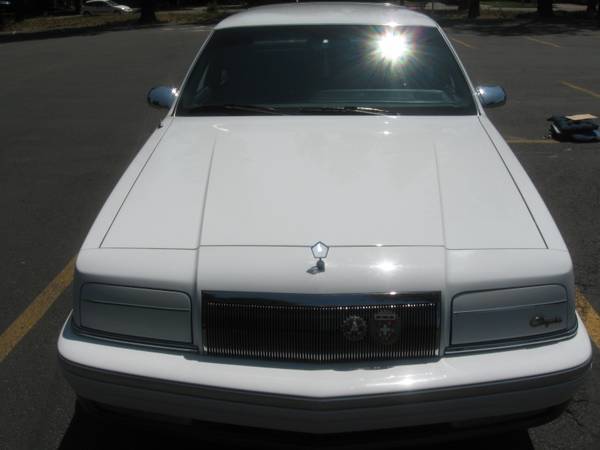 Chrysler-new-yorker-fifth-avenue-1993-white-14