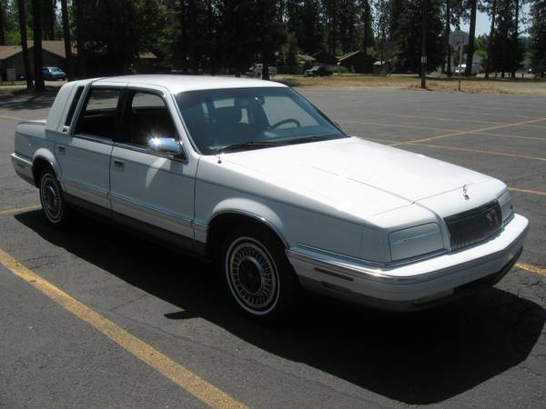 Chrysler-new-yorker-fifth-avenue-1993-white-2