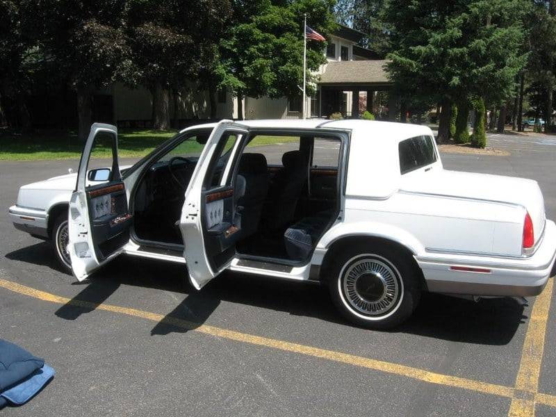 Chrysler-new-yorker-fifth-avenue-1993-white-22