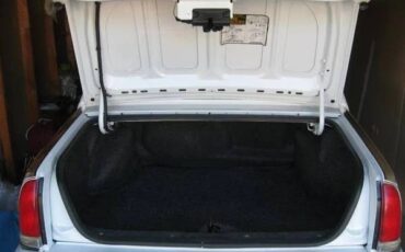 Chrysler-new-yorker-fifth-avenue-1993-white-23