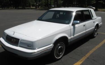 Chrysler-new-yorker-fifth-avenue-1993-white-3