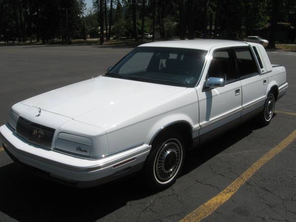 Chrysler-new-yorker-fifth-avenue-1993-white-3