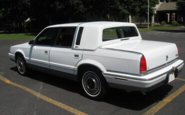 Chrysler-new-yorker-fifth-avenue-1993-white