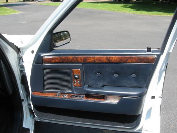 Chrysler-new-yorker-fifth-avenue-1993-white-6