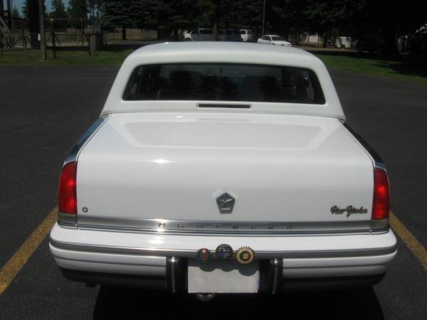 Chrysler-new-yorker-fifth-avenue-1993-white-7