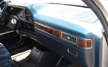 Chrysler-new-yorker-fifth-avenue-1993-white-8