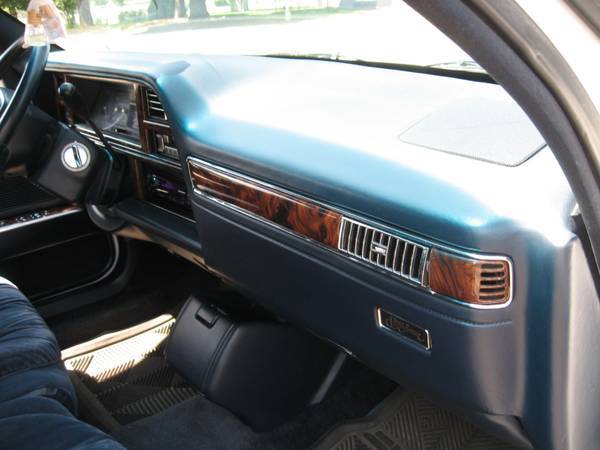 Chrysler-new-yorker-fifth-avenue-1993-white-8