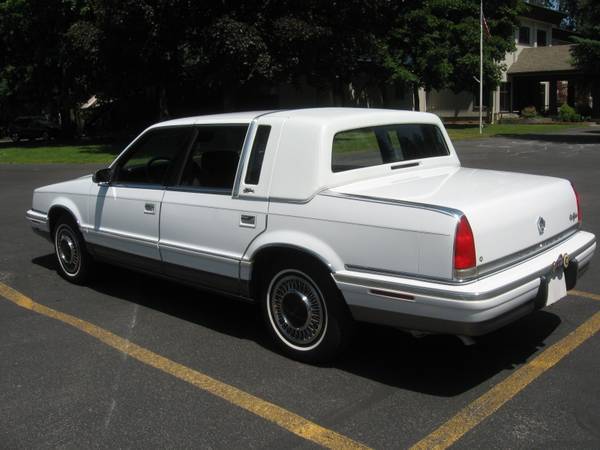 Chrysler-new-yorker-fifth-avenue-1993-white