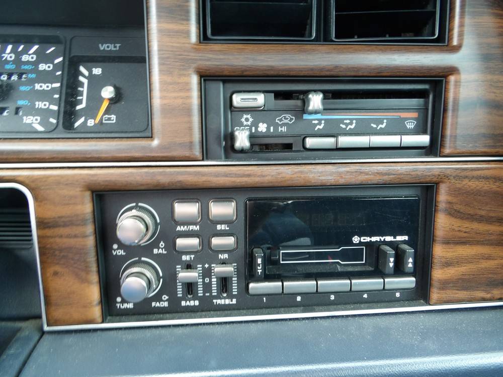 Chrysler-new-yorker-salon-1991-blue-9