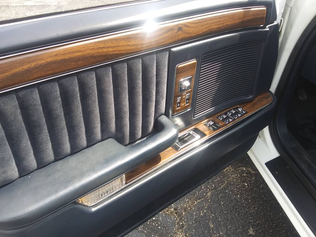 Chrysler-new-yorker-salon-1992-white-2