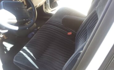 Chrysler-new-yorker-salon-1992-white-9