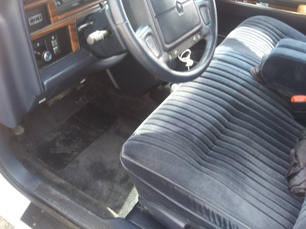 Chrysler-new-yorker-salon-1992-white