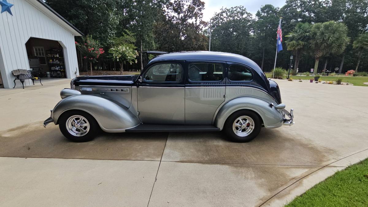 Chrysler-royal-1938-blue-2