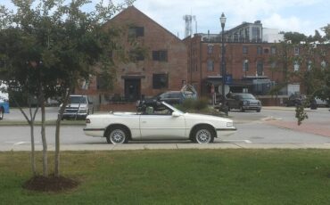 Chrysler-tc-by-maserati-1990-white-2