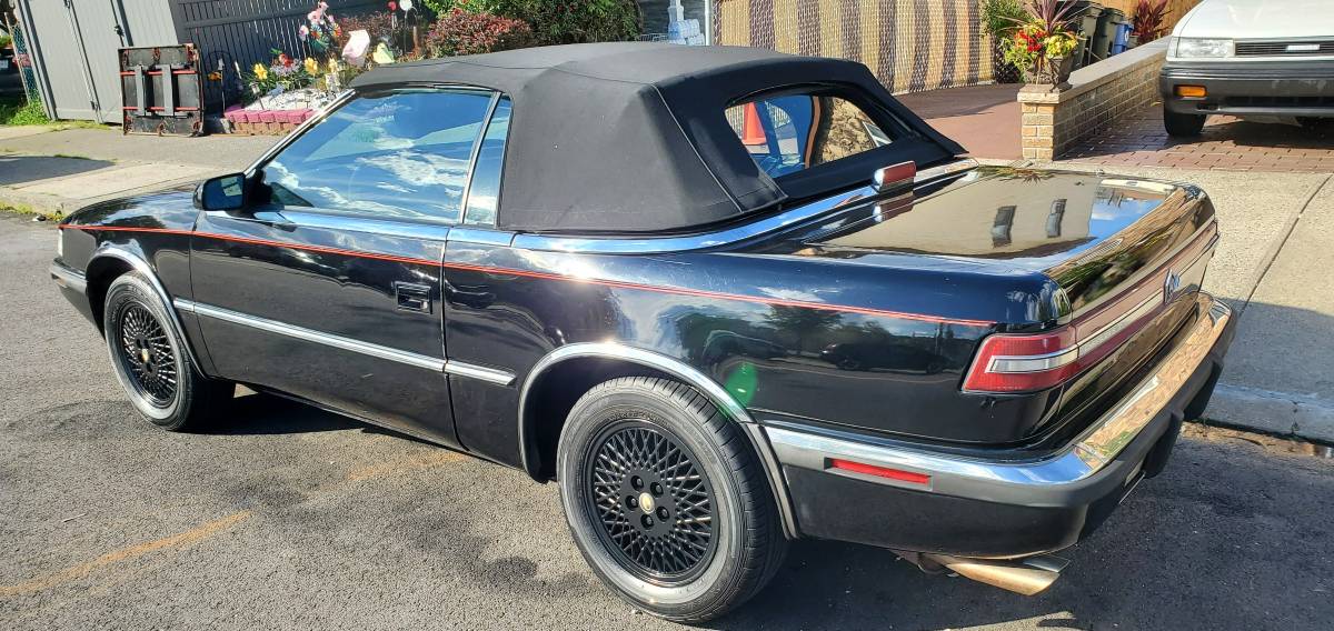 Chrysler-tc-by-maserati-1991-black-1