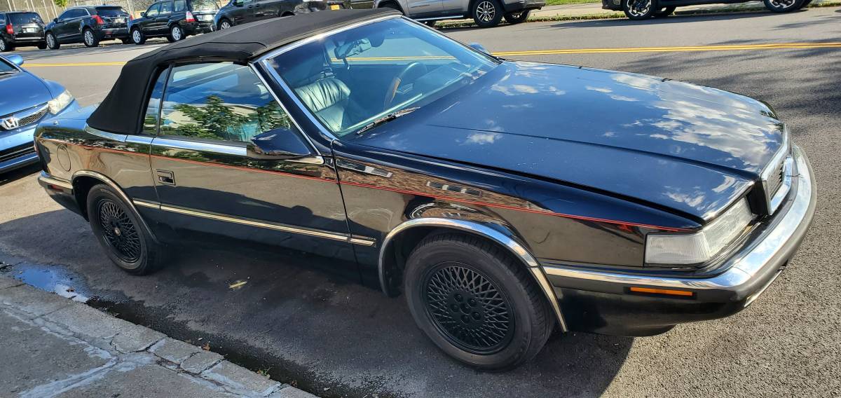 Chrysler-tc-by-maserati-1991-black-3