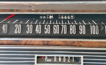 Chrysler-town-amp-country-1967-brown-10