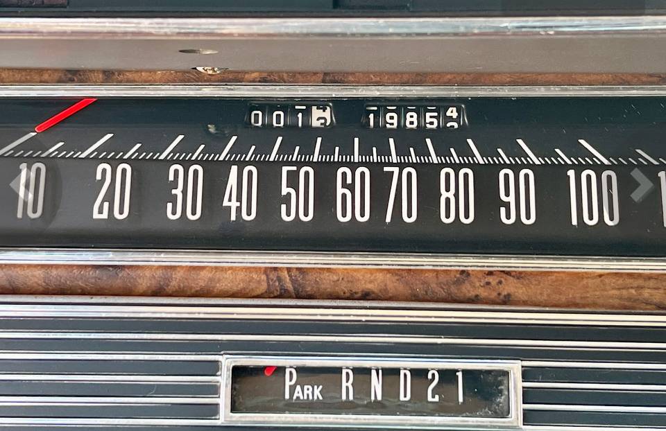 Chrysler-town-amp-country-1967-brown-10