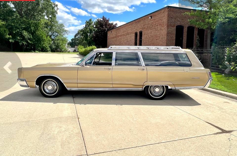 Chrysler-town-amp-country-1967-brown-2