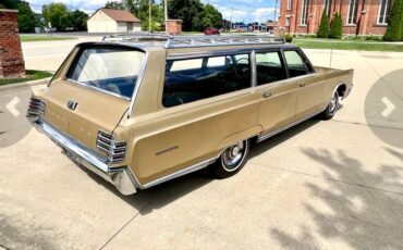 Chrysler-town-amp-country-1967-brown