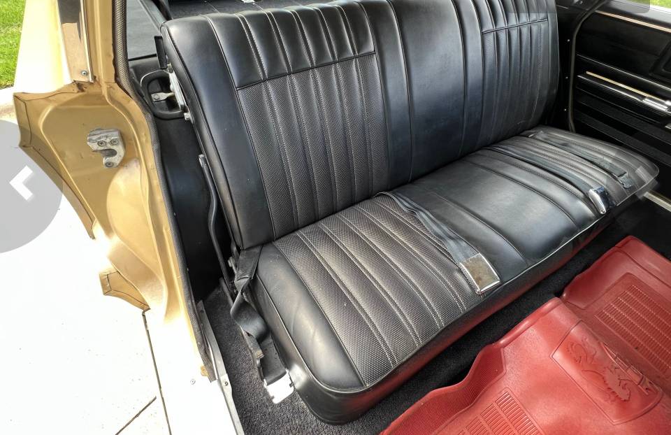 Chrysler-town-amp-country-1967-brown-4