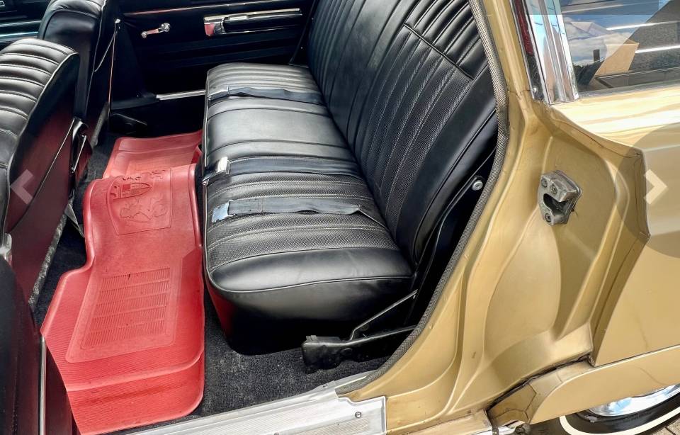 Chrysler-town-amp-country-1967-brown-5