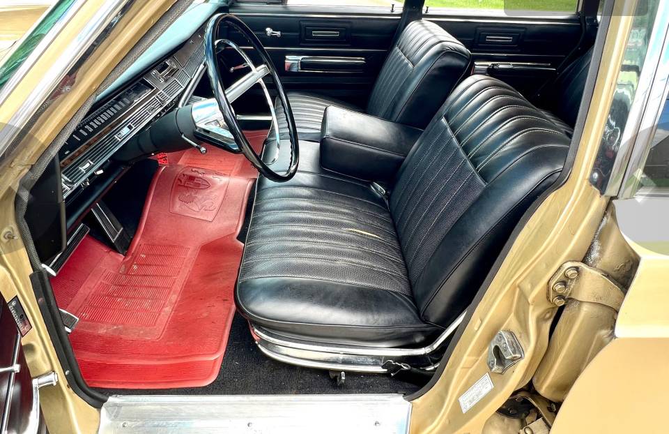 Chrysler-town-amp-country-1967-brown-6