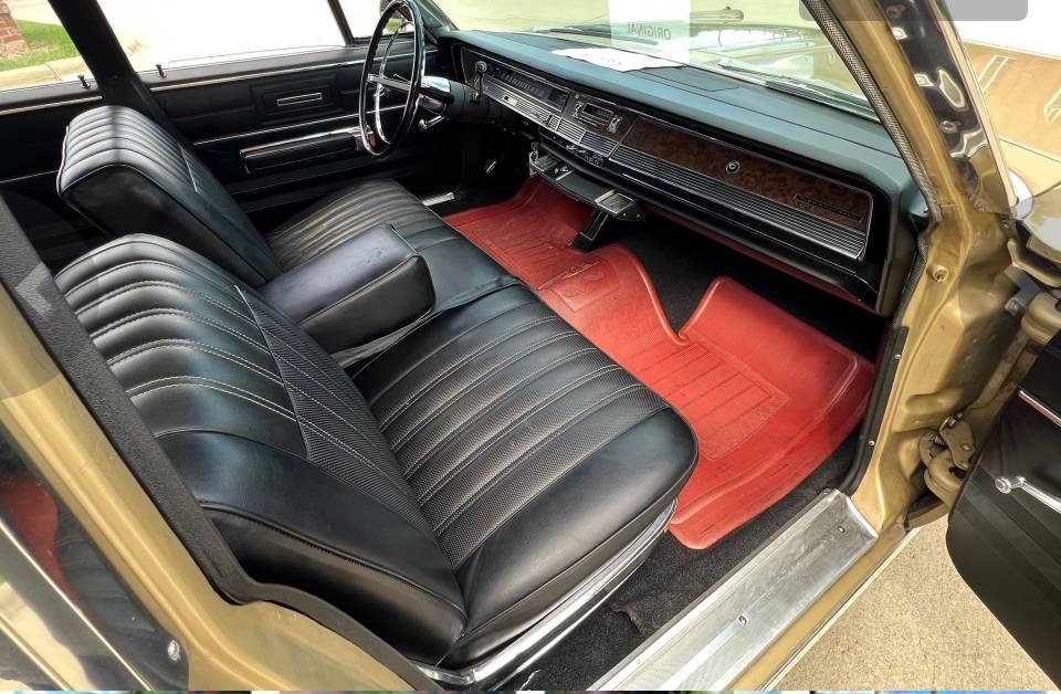 Chrysler-town-amp-country-1967-brown-7