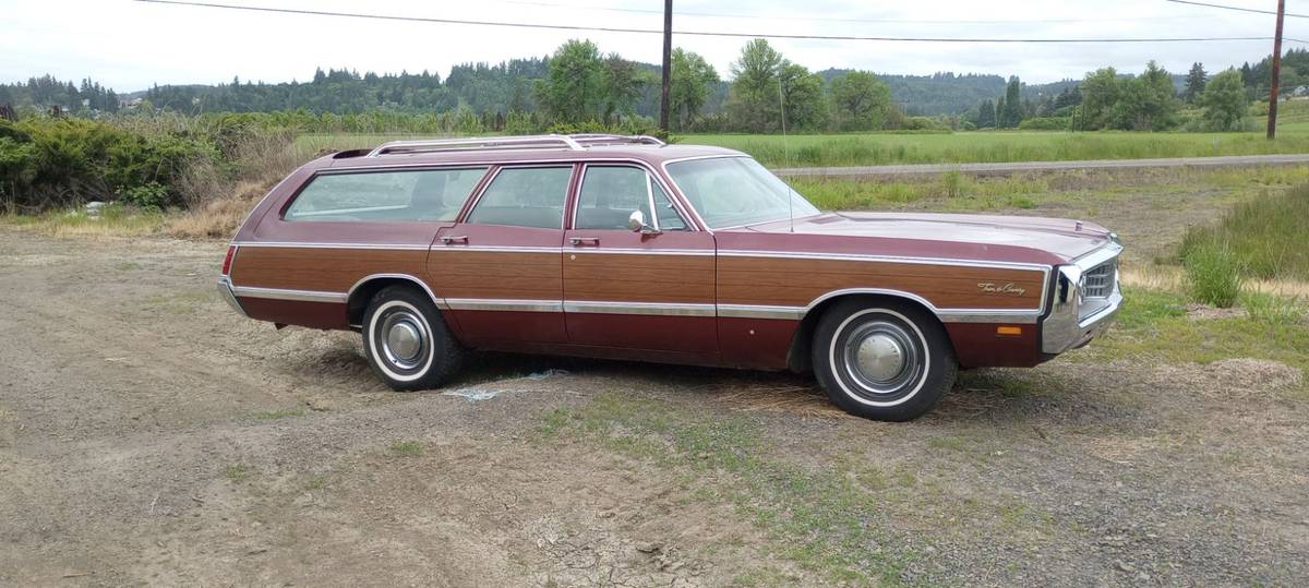 Chrysler-town-and-country-1969-red-1